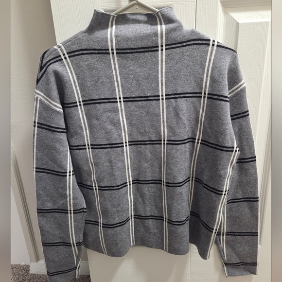 Max Studio Gray Knit Long Sleeve Turtleneck Sweater - Picture 4 of 5